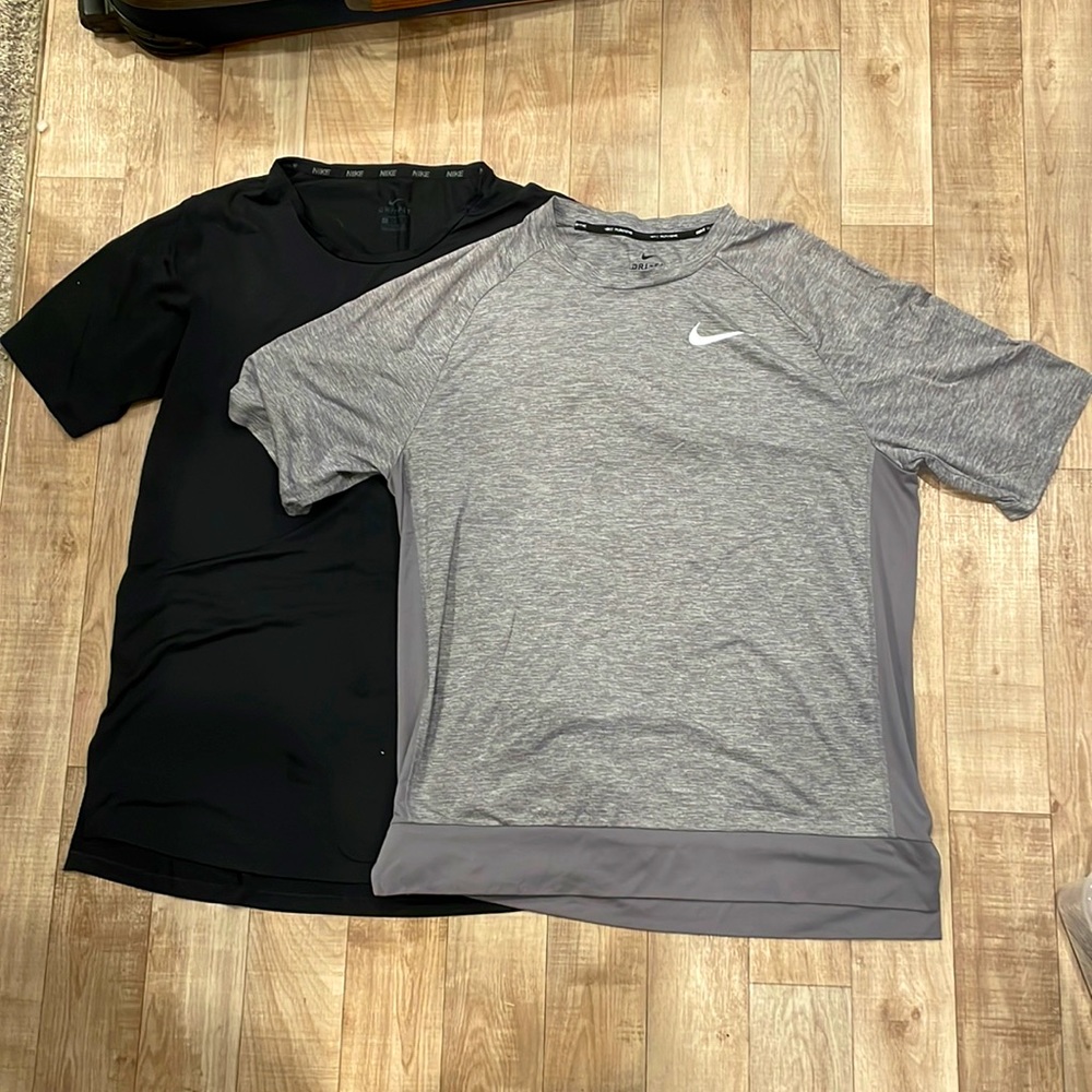 Nike short sleeve workout shirts size large
